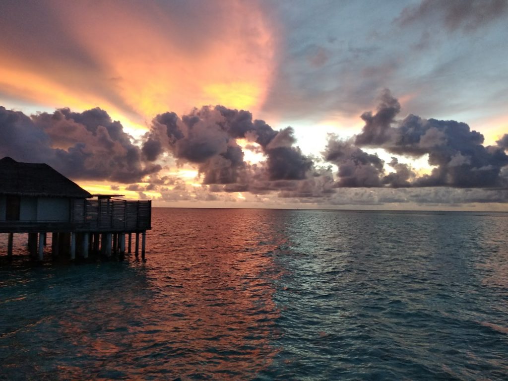 Захід сонця на Мальдівах
